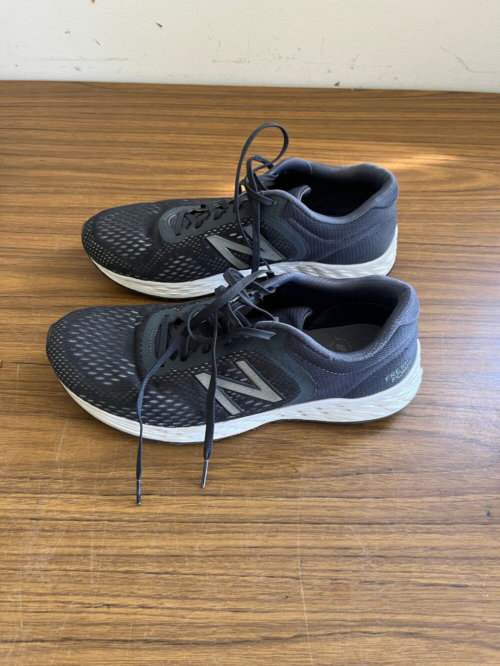 New Balance black mesh lace-up running sneakers with white cushioned sole